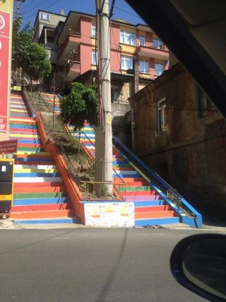 Illustration for article titled Senior citizen paints rainbow on Istanbul stairs